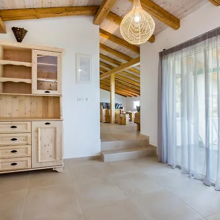 Apartment Rodon Tripiti Nest Exsecutive